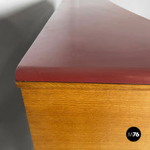 画像をギャラリービューアに読み込む, Sideboard in wood, glass and burgundy leather, 1960s
