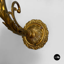 Load image into Gallery viewer, Wall lamp in brass and glass, 1950s
