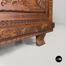 画像をギャラリービューアに読み込む, Chest in engraved wood, 1930s
