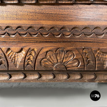 画像をギャラリービューアに読み込む, Chest in engraved wood, 1930s
