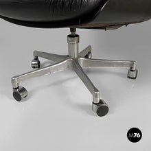 将图片加载到图库查看器，Office armchair in black leather and metal, 1980s
