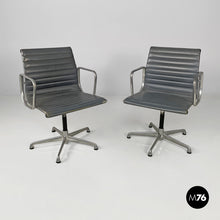 Carica l&#39;immagine nel visualizzatore di Gallery, Dark grey leather office chairs by Charles and Ray Eames for ICF, 1970s
