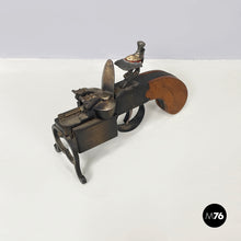 Load image into Gallery viewer, Lighter Tinder Pistol by Dunhill, 1930-1940s
