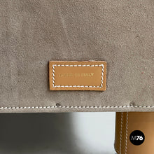 画像をギャラリービューアに読み込む, Chest of drawers in beige leather, 2000s
