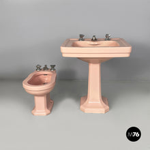 将图片加载到图库查看器，Bathroom fixtures by Standard, 1920s

