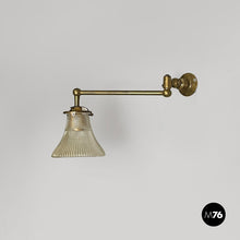 将图片加载到图库查看器，Wall lamp in brass and glass, 1940s
