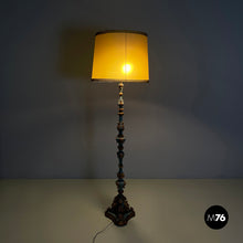 Carica l&#39;immagine nel visualizzatore di Gallery, Floor lamp in wood, 1940s
