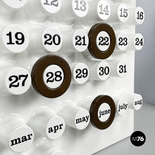 将图片加载到图库查看器，Dark brown rings for the perpetual wall calendar by Ring A Date, 2020s
