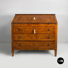 画像をギャラリービューアに読み込む, Wooden drop-leaf chest of drawers, 1700s
