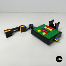 画像をギャラリービューアに読み込む, Plastic lego desk telephone by Tyco, 1990s
