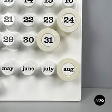 Charger l&#39;image dans la galerie, White rings for the perpetual wall calendar by Ring A Date, 2020s
