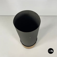 将图片加载到图库查看器，Round umbrella stand in black metal and brass, 1960s
