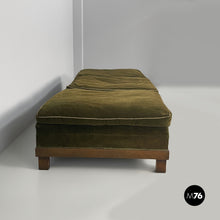 将图片加载到图库查看器，Green velvet daybed, 1930s
