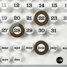 将图片加载到图库查看器，Dark brown rings for the perpetual wall calendar by Ring A Date, 2020s
