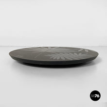 将图片加载到图库查看器，Rotating plate in wood, 1990s
