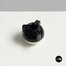 将图片加载到图库查看器，Spherical table ashtray in black and white plastic, 1980s
