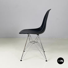 画像をギャラリービューアに読み込む, Chairs by Charles and Ray Eames for Vitra, 2017
