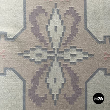 Carica l'immagine nel visualizzatore di Gallery, Short-pile rug with geometric pattern, 1980s
