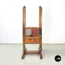 Load image into Gallery viewer, Analogue floor camera in wood and brass, 1900s
