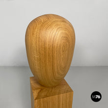 将图片加载到图库查看器，Sculpture in wood, 1990s
