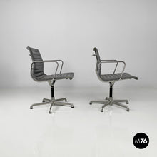 Carica l&#39;immagine nel visualizzatore di Gallery, Dark grey leather office chairs by Charles and Ray Eames for ICF, 1970s
