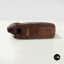 Carica l&#39;immagine nel visualizzatore di Gallery, Wooden cat jewelry box or object holder, 1920s
