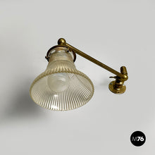 将图片加载到图库查看器，Wall lamp in brass and glass, 1940s
