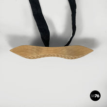 将图片加载到图库查看器，Bow tie by Mario Botta for Riva 120, 2002
