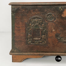 Charger l'image dans la galerie, Wooden box, early 20th century

