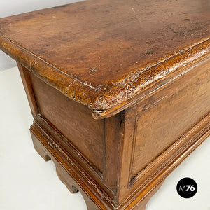 Chest with folding top in wood, 1600s