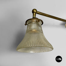 将图片加载到图库查看器，Wall lamp in brass and glass, 1940s

