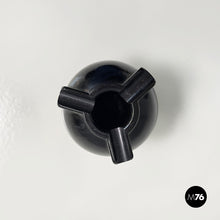 Carica l&#39;immagine nel visualizzatore di Gallery, Spherical table ashtray in black and white plastic, 1980s
