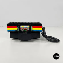 将图片加载到图库查看器，Plastic lego desk telephone by Tyco, 1990s
