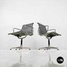 Carica l&#39;immagine nel visualizzatore di Gallery, Dark grey leather office chairs by Charles and Ray Eames for ICF, 1970s
