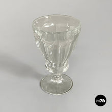将图片加载到图库查看器，Glass glasses, 1930s
