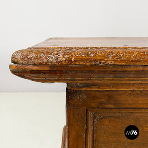 Chest with folding top in wood, 1600s