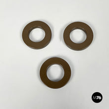 将图片加载到图库查看器，Dark brown rings for the perpetual wall calendar by Ring A Date, 2020s
