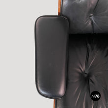 画像をギャラリービューアに読み込む, Armchair and pouf by Charles e Ray Eames, 1970s
