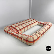 Carica l&#39;immagine nel visualizzatore di Gallery, Sofa bed Anfibio by Alessandro Becchi for Giovannetti Collezioni, 1970s
