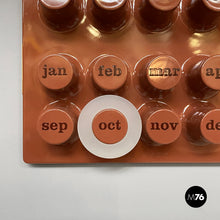 将图片加载到图库查看器，Wall perpetual calendar Moka Mousse by Giorgio Della Beffa for Ring A Date, 2025
