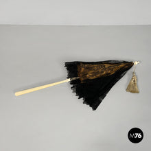 将图片加载到图库查看器，Funeral trousseau, 1930s
