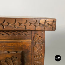 画像をギャラリービューアに読み込む, Chest in engraved wood, 1930s

