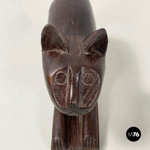 画像をギャラリービューアに読み込む, Wooden cat jewelry box or object holder, 1920s
