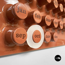 将图片加载到图库查看器，Wall perpetual calendar Moka Mousse by Giorgio Della Beffa for Ring A Date, 2025
