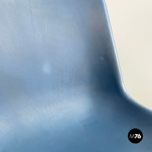 Carica l&#39;immagine nel visualizzatore di Gallery, Stackable chairs in blue plastic and black metal, 2000s
