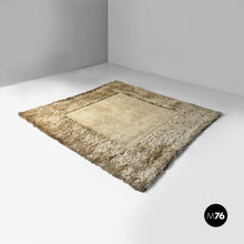 画像をギャラリービューアに読み込む, Short and medium-pile rug in beige, 1970s
