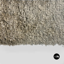 画像をギャラリービューアに読み込む, Short and medium-pile rug in beige, 1970s
