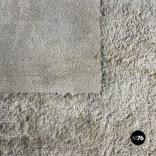 画像をギャラリービューアに読み込む, Short and medium-pile rug in beige, 1970s
