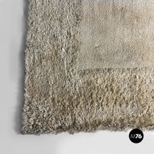 画像をギャラリービューアに読み込む, Short and medium-pile rug in beige, 1970s
