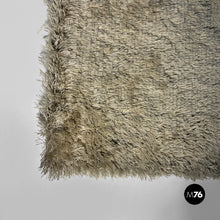画像をギャラリービューアに読み込む, Short and medium-pile rug in beige, 1970s
